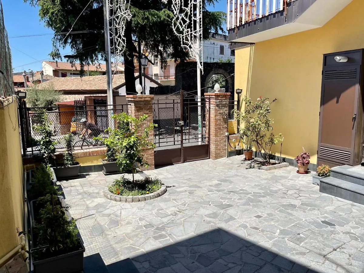 “I Niputeddi” Villa Nicolosi 0*,