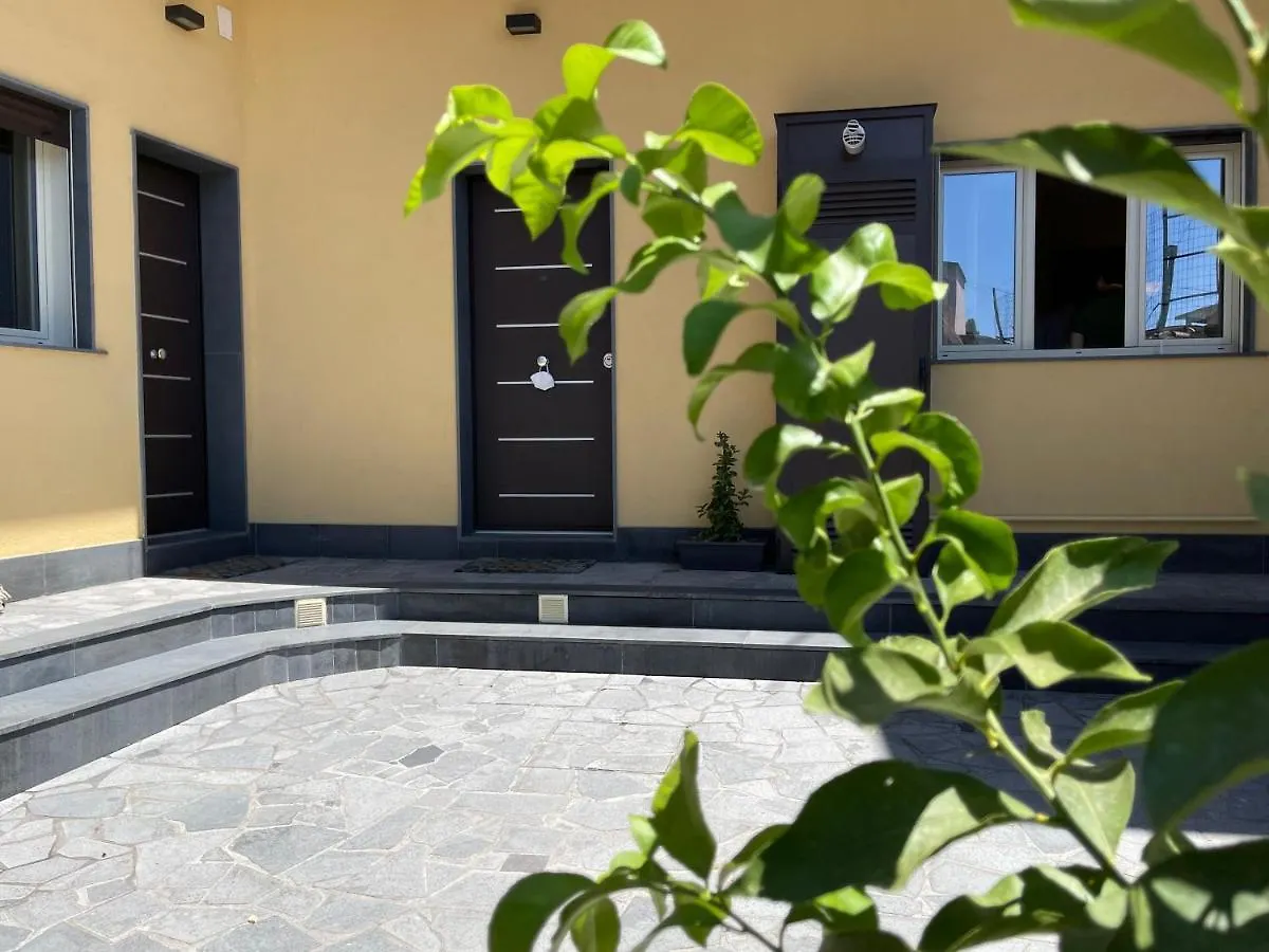 “I Niputeddi” Villa Nicolosi 0*,